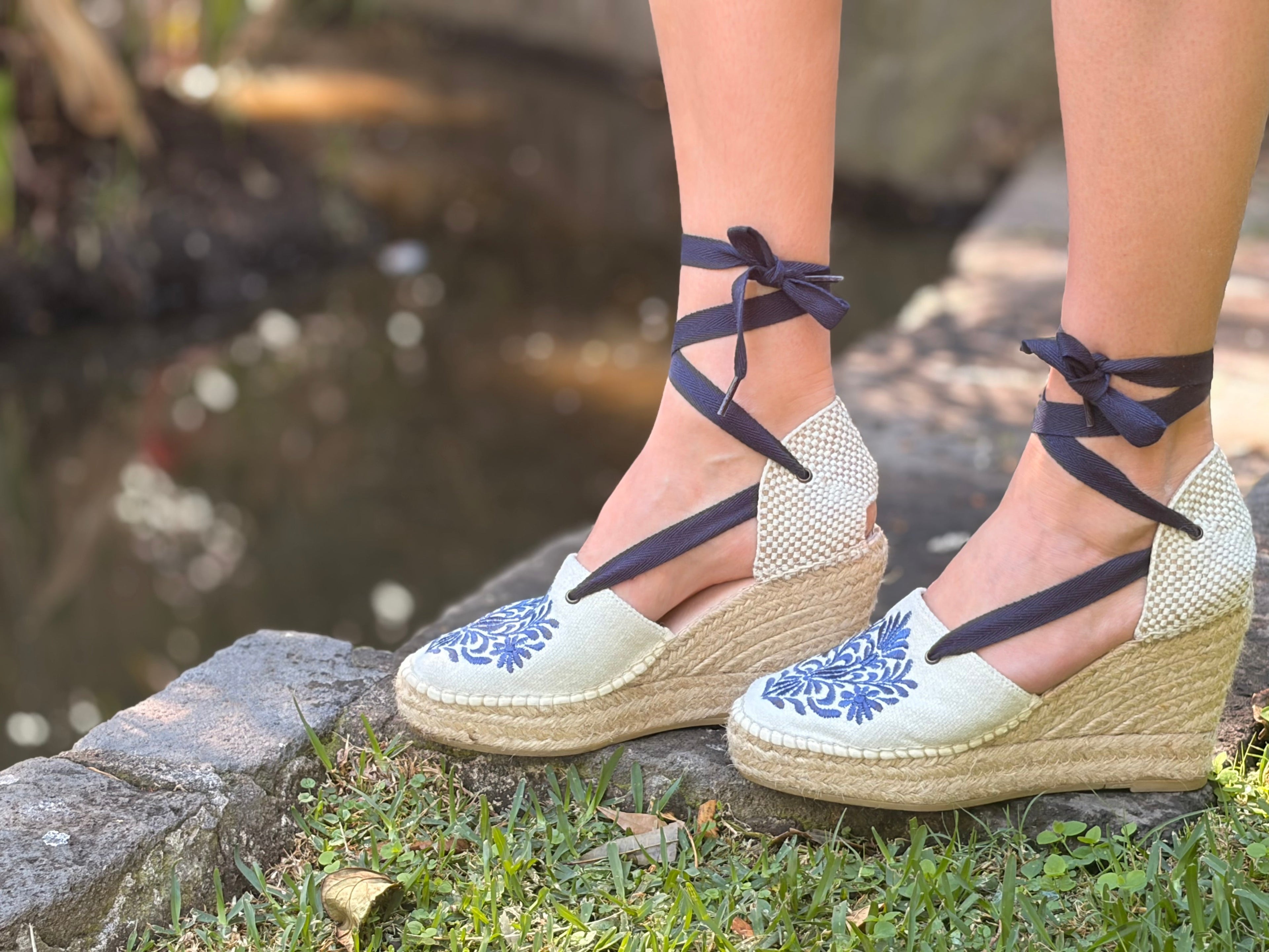 Alpargatas de cuña hechas en España artesanales. Alpargatas para boda.