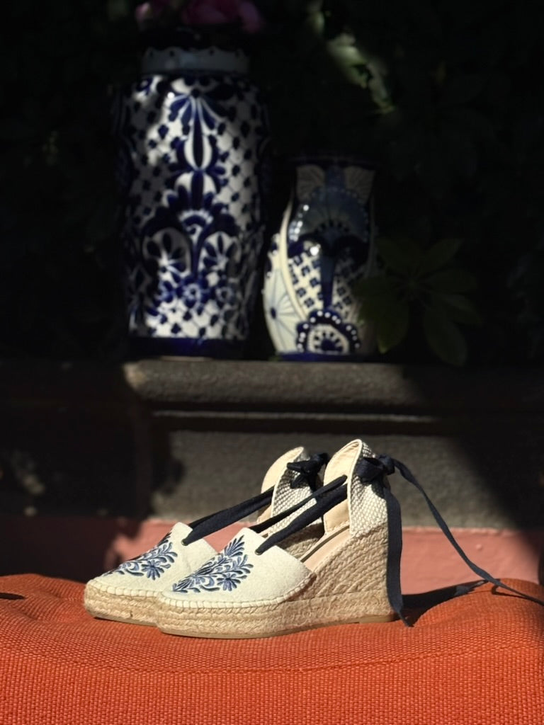 alpargatas cuña boda, alpargatas premium, calzado hecho en España con diseño inspirado en la Talavera mexicana. 