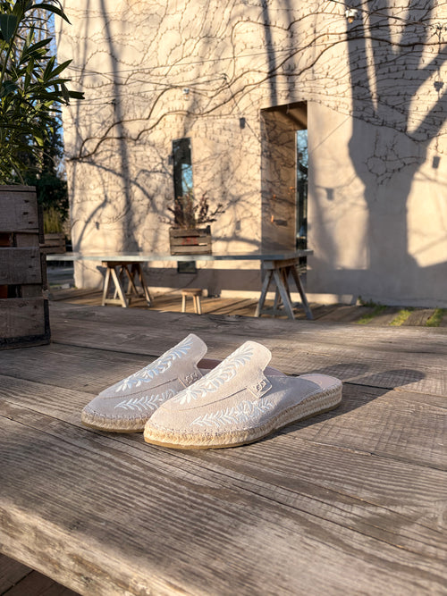 Mule Talavera Snow White