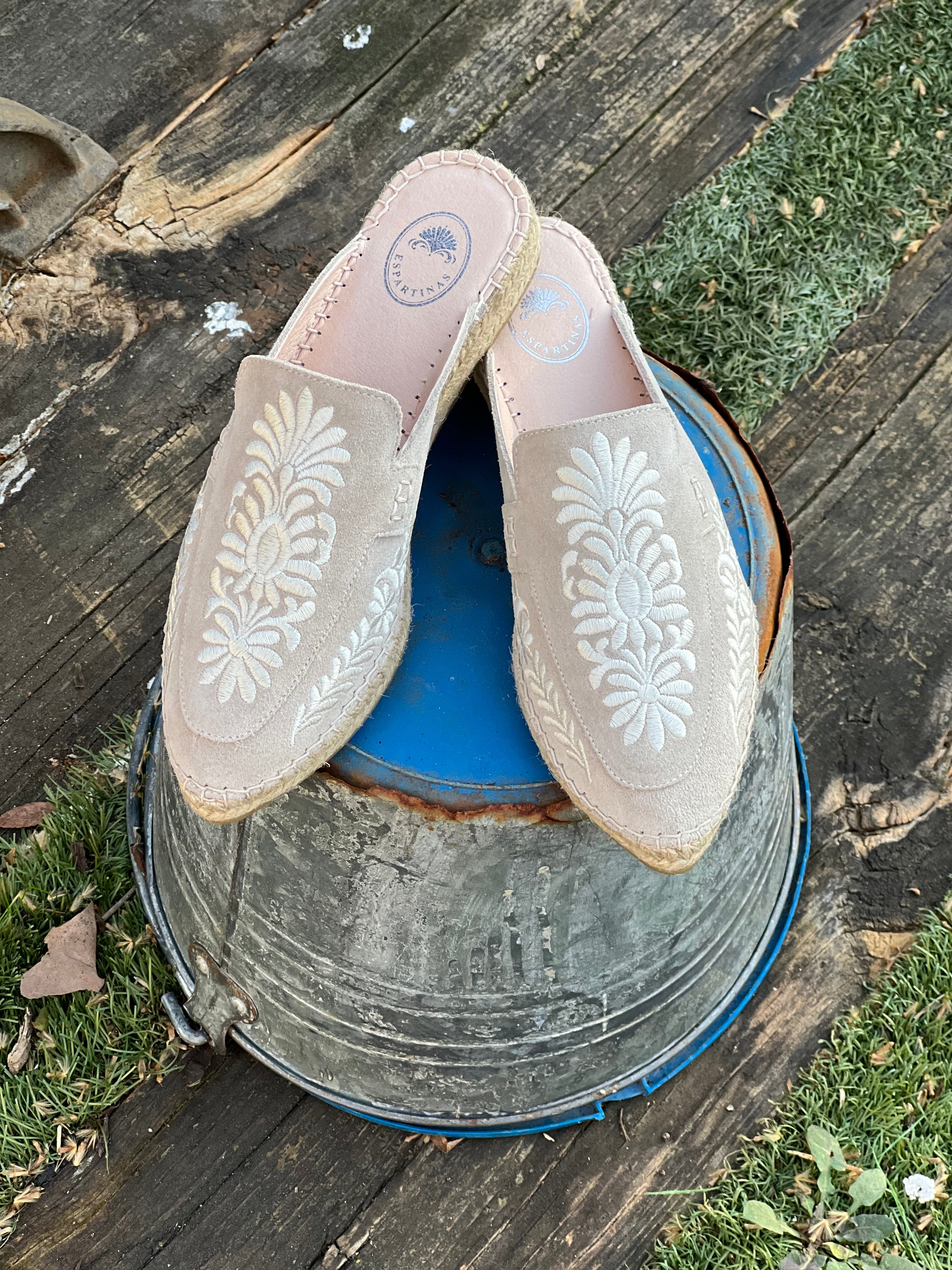 Mule Talavera Snow White